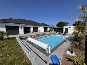 Maison contemporaine en U 4 pans – Maîtrise d’œuvre Immo Conceptions – Haute-Saône