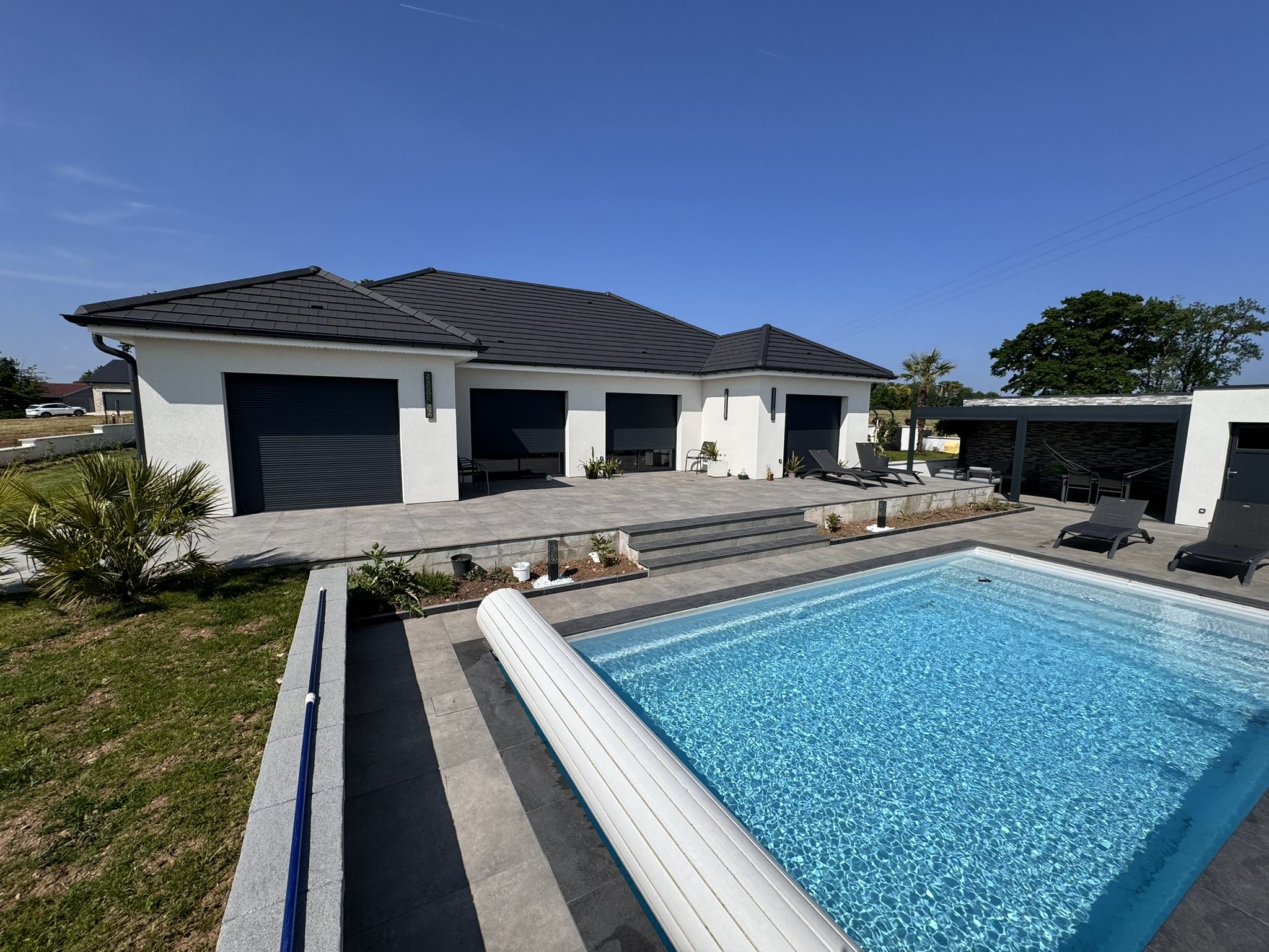 Maison U moderne avec piscine - Maître d'Oeuvre Immo Conceptions - Haute-Saône