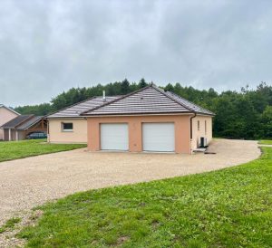 Maison contemporaine en L 4 pans – Maîtrise d’œuvre Immo Conceptions – Lure - Haute-Saône